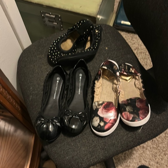 Butterfly twist size 7 these are women’s flats very dainty three different pairs - Picture 1 of 4